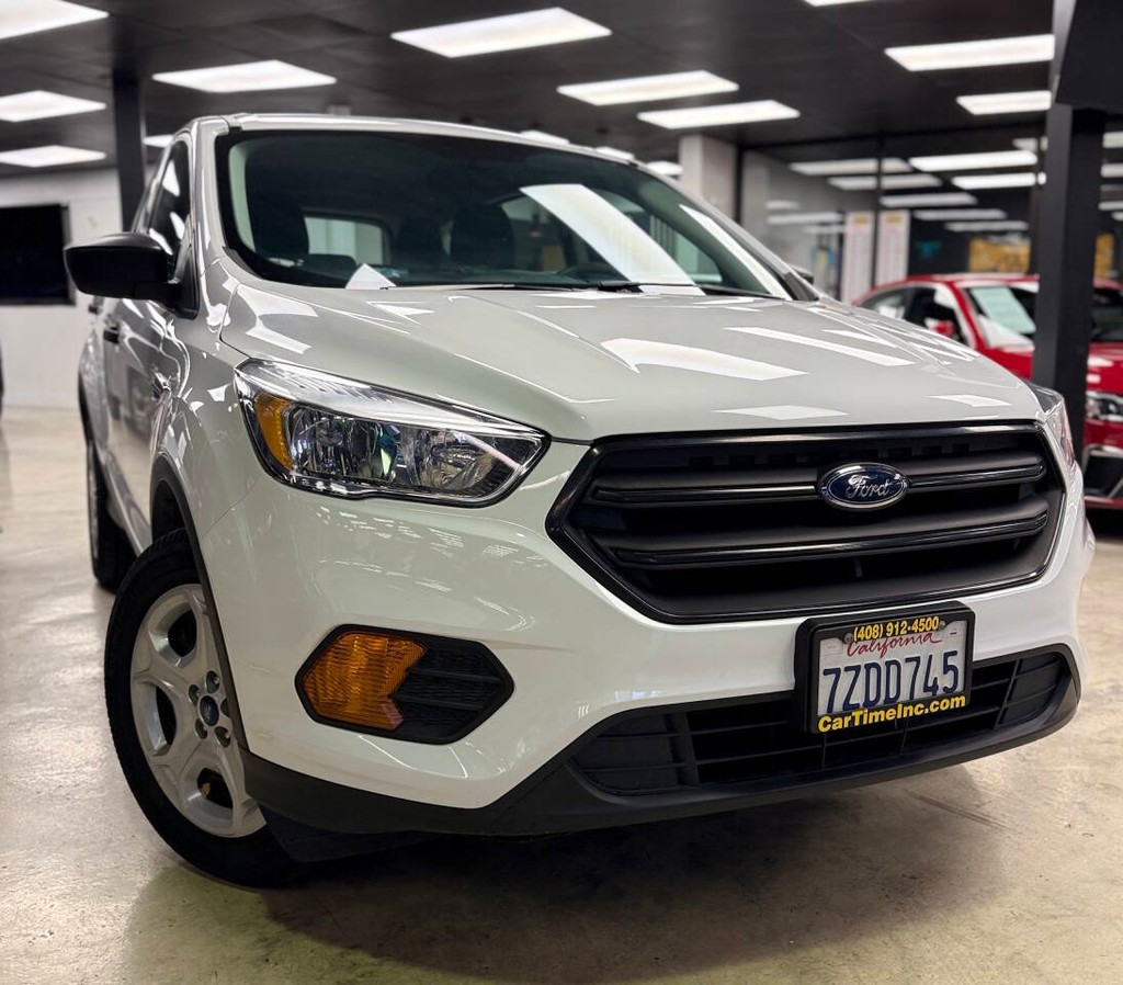 Ford Escape Vehicle Full-screen Gallery Image 02