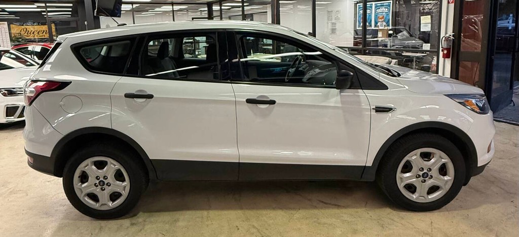 Ford Escape Vehicle Full-screen Gallery Image 05