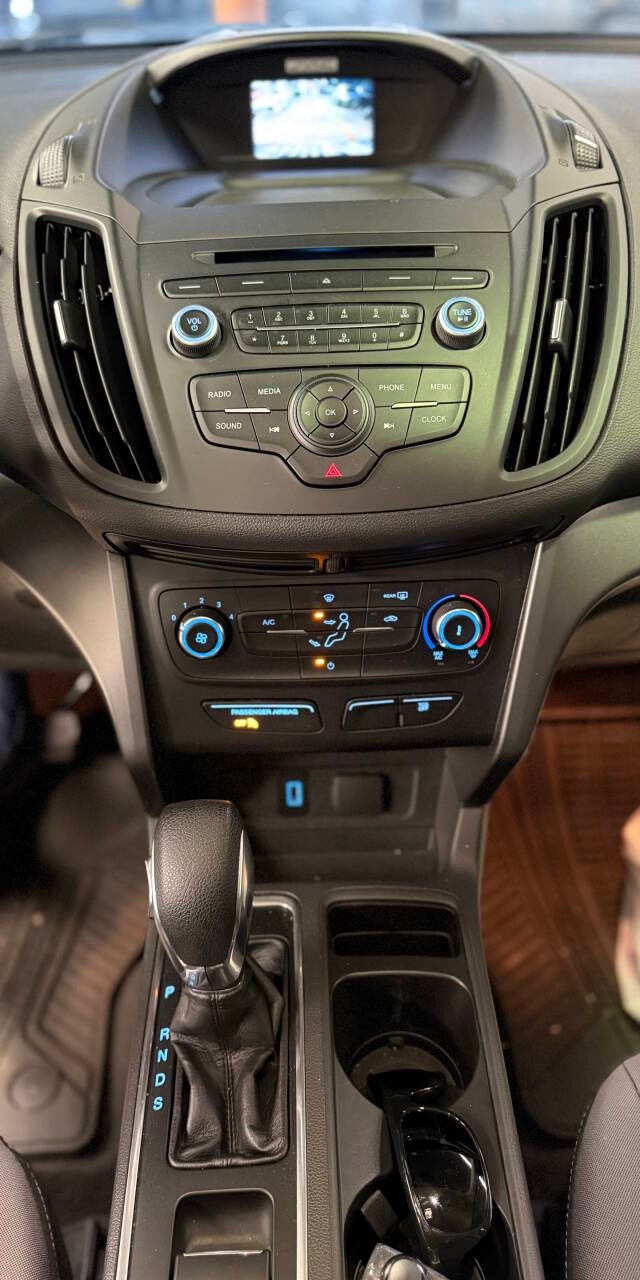 Ford Escape Vehicle Full-screen Gallery Image 11