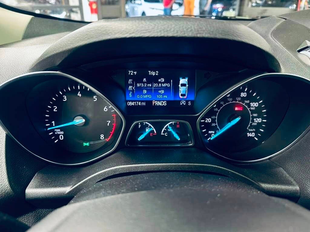 Ford Escape Vehicle Full-screen Gallery Image 11