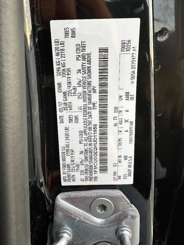 Ford Escape Vehicle Full-screen Gallery Image 20