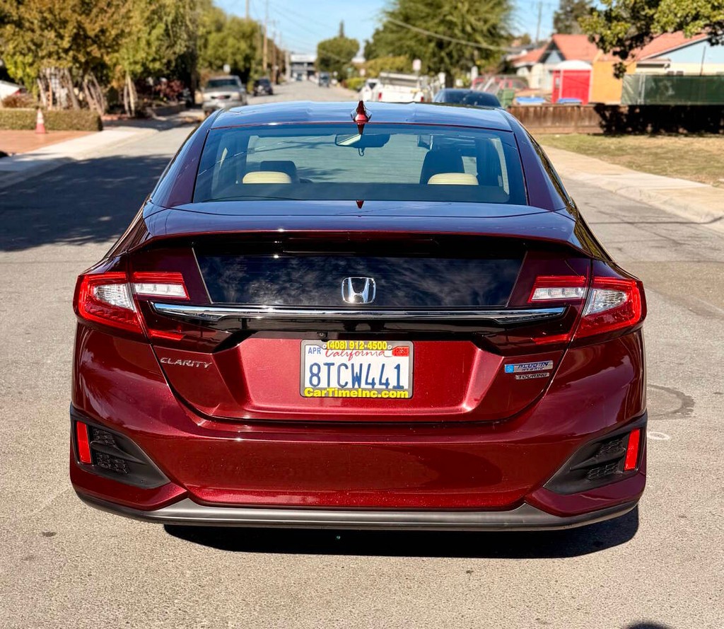 Honda Clarity Plug-In Hybrid Vehicle Full-screen Gallery Image 07