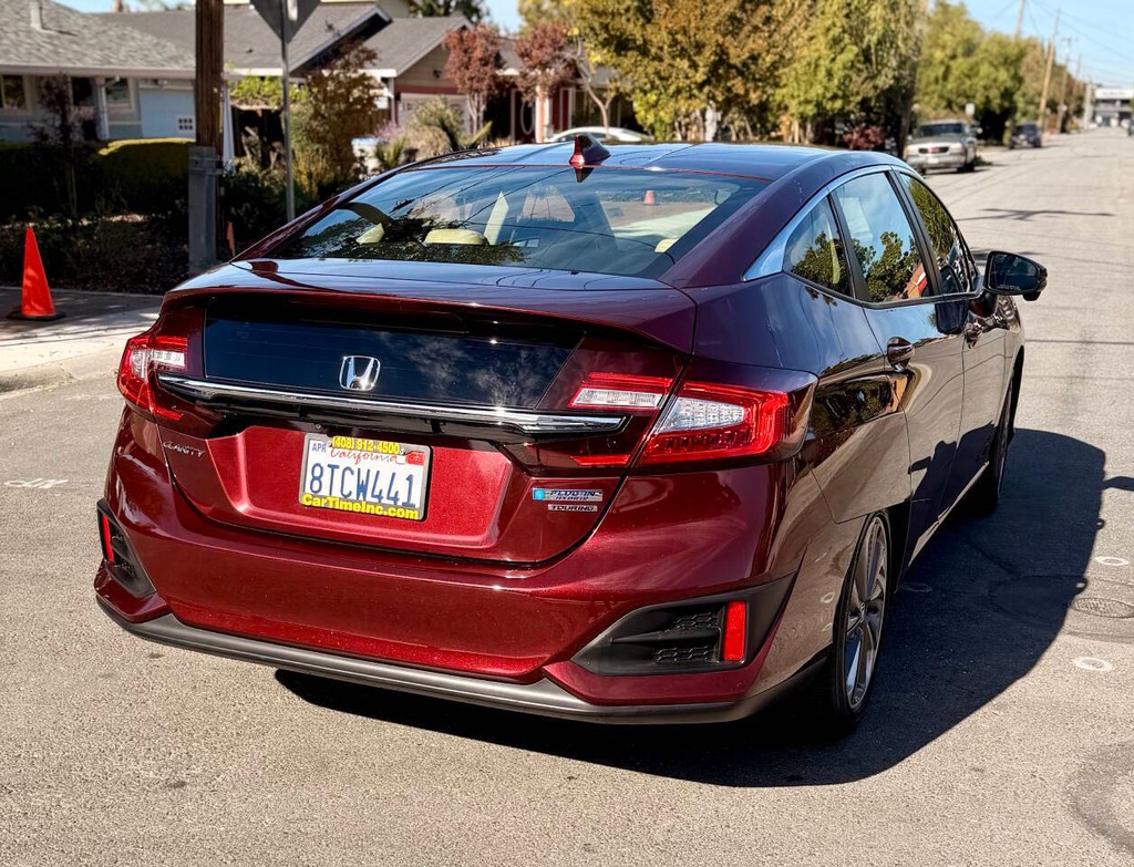 Honda Clarity Plug-In Hybrid Vehicle Full-screen Gallery Image 08