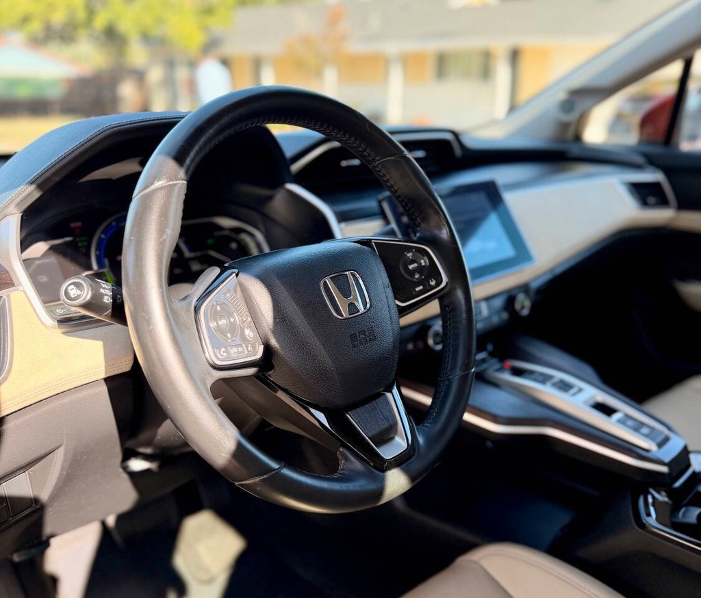 Honda Clarity Plug-In Hybrid Vehicle Full-screen Gallery Image 10