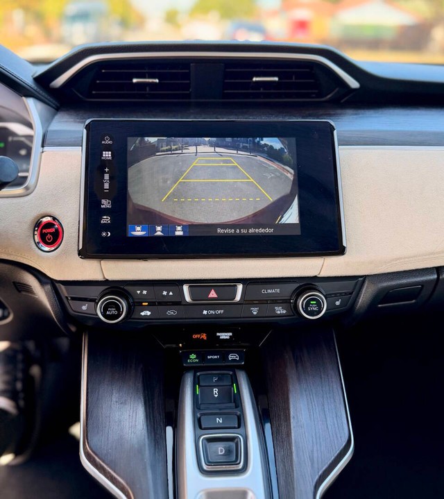 Honda Clarity Plug-In Hybrid Vehicle Full-screen Gallery Image 12