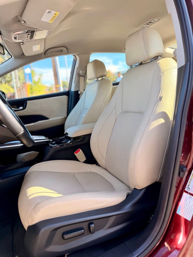 Honda Clarity Plug-In Hybrid Vehicle Full-screen Gallery Image 14