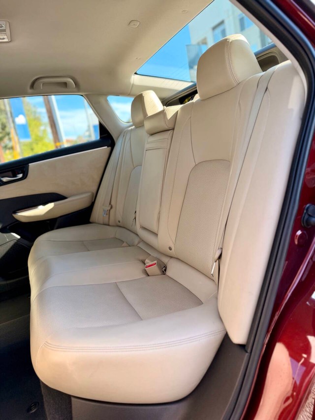 Honda Clarity Plug-In Hybrid Vehicle Full-screen Gallery Image 16