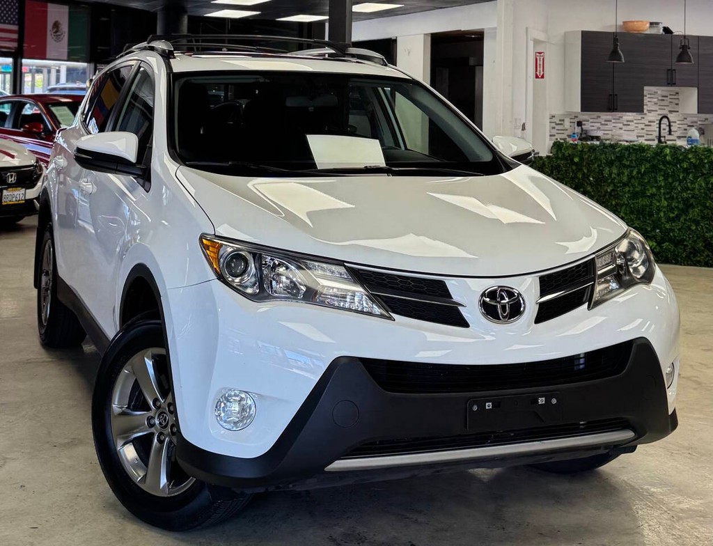 Toyota RAV4 Vehicle Full-screen Gallery Image 03