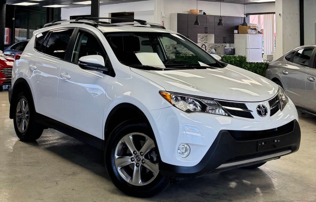 Toyota RAV4 Vehicle Full-screen Gallery Image 04