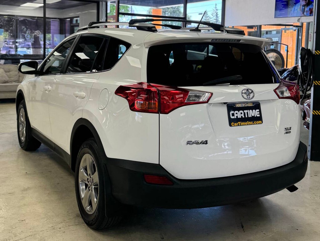 Toyota RAV4 Vehicle Full-screen Gallery Image 08