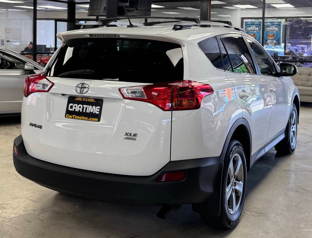 Toyota RAV4 Vehicle Full-screen Gallery Image 10