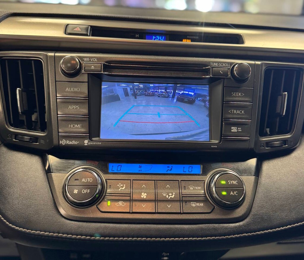 Toyota RAV4 Vehicle Full-screen Gallery Image 19