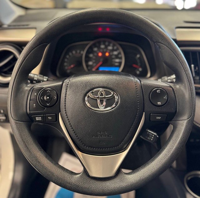 Toyota RAV4 Vehicle Full-screen Gallery Image 11