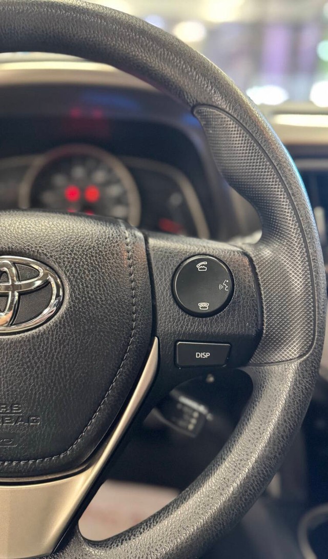 Toyota RAV4 Vehicle Full-screen Gallery Image 13