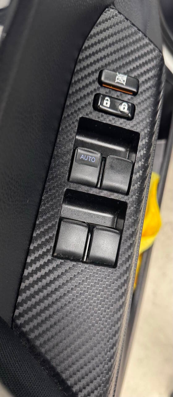 Toyota RAV4 Vehicle Full-screen Gallery Image 16