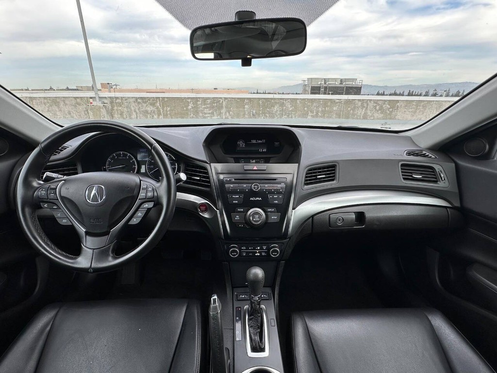 Acura ILX Vehicle Full-screen Gallery Image 09