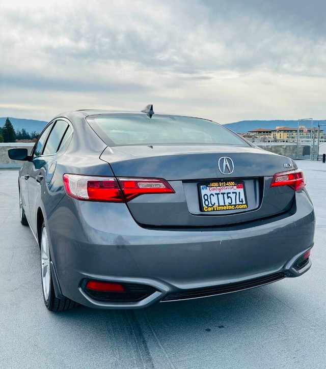 Acura ILX Vehicle Full-screen Gallery Image 05