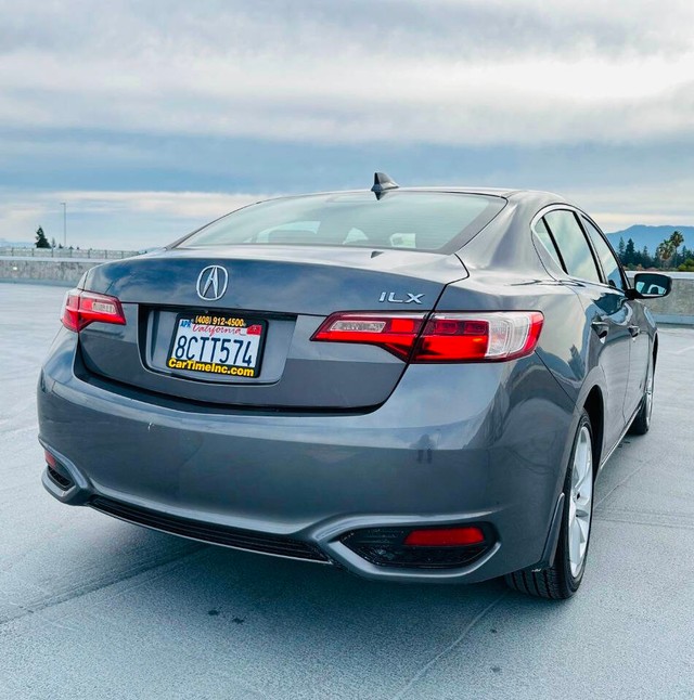 Acura ILX Vehicle Full-screen Gallery Image 07