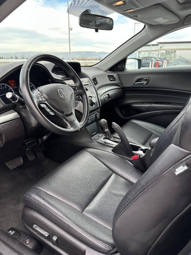 Acura ILX Vehicle Full-screen Gallery Image 11