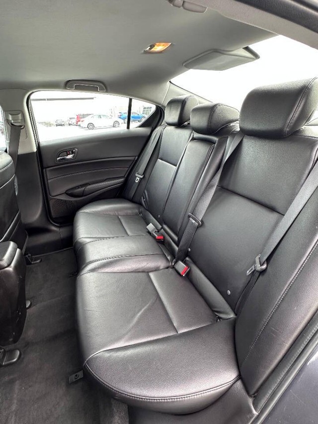 Acura ILX Vehicle Full-screen Gallery Image 12