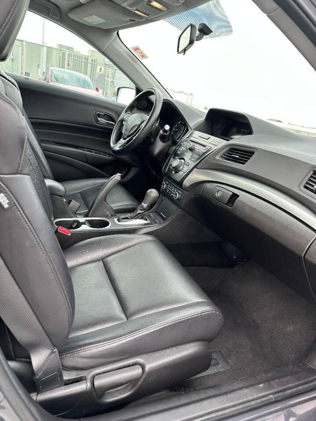Acura ILX Vehicle Full-screen Gallery Image 13