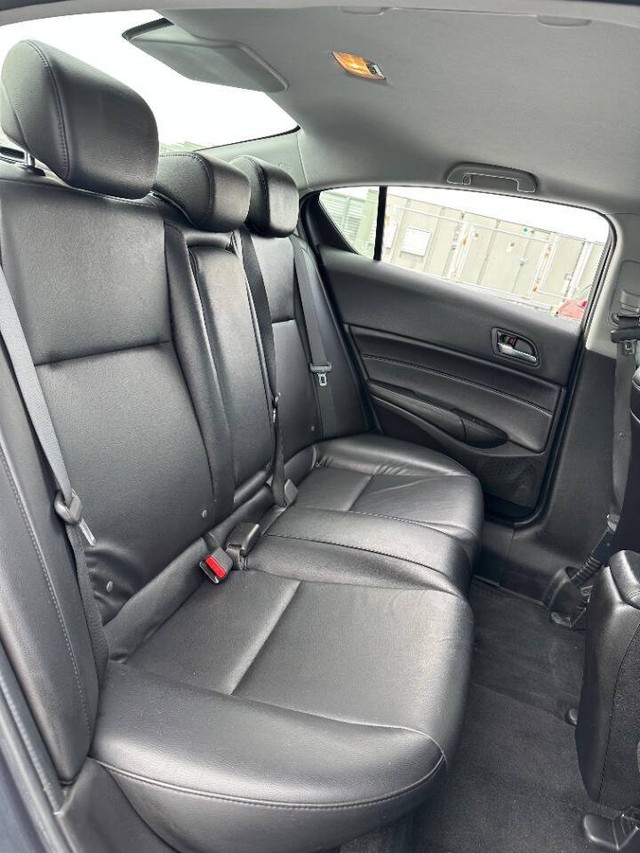 Acura ILX Vehicle Full-screen Gallery Image 14