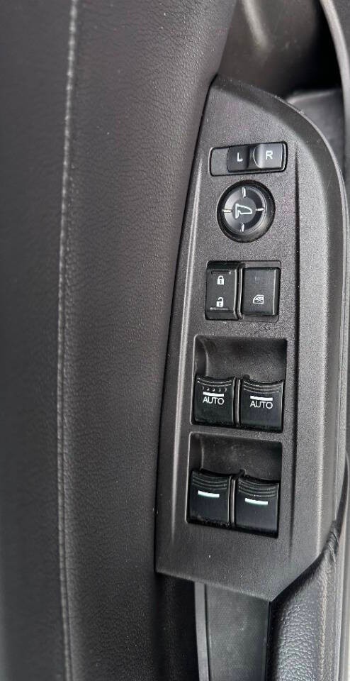 Acura ILX Vehicle Full-screen Gallery Image 16