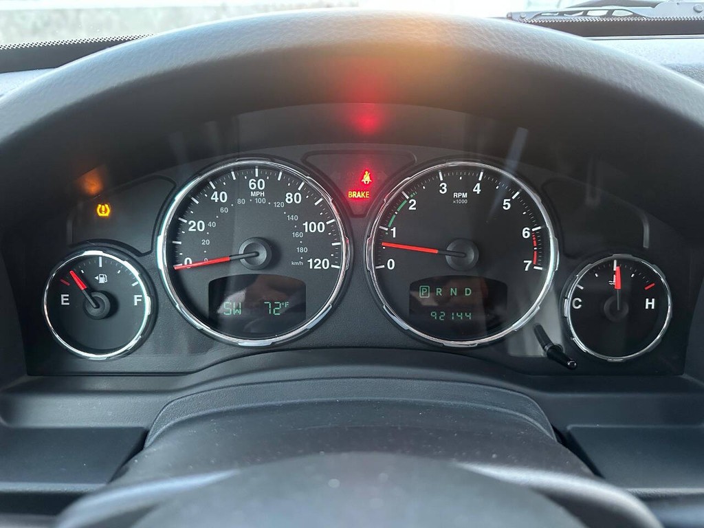 Jeep Liberty Vehicle Full-screen Gallery Image 11