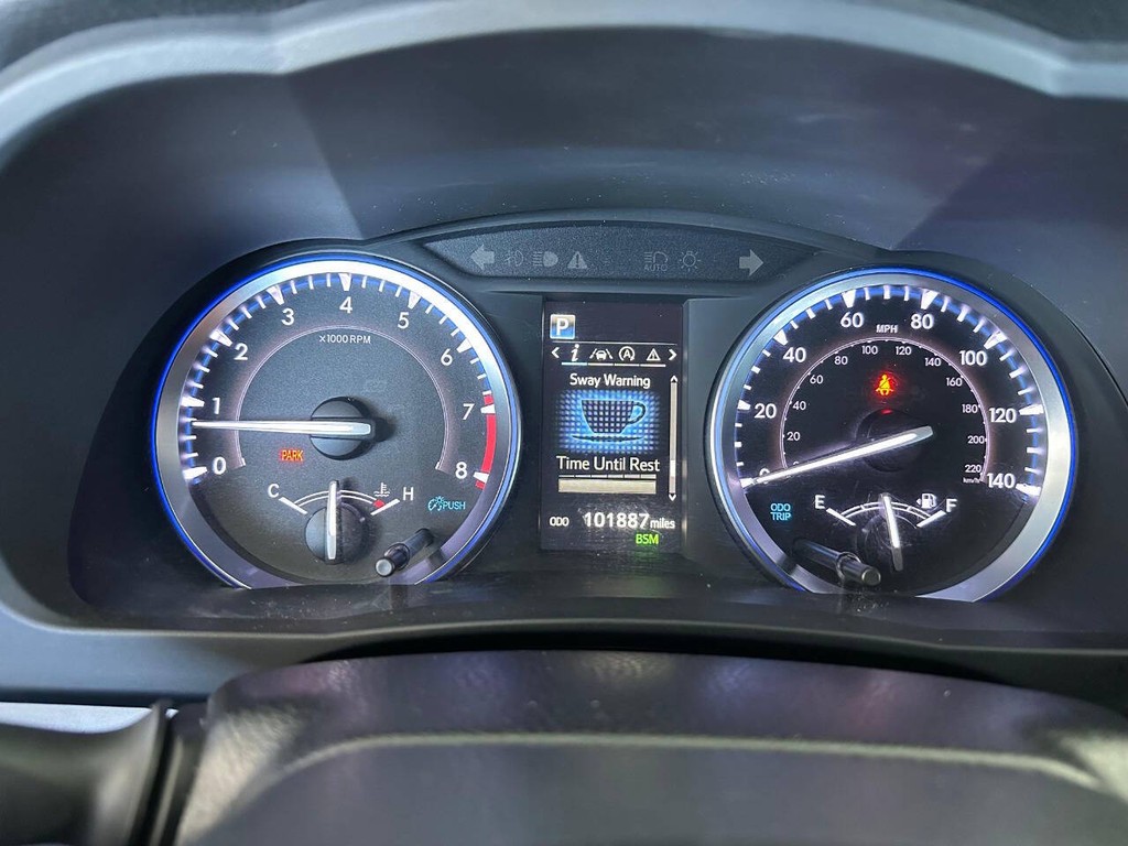 Toyota Highlander Vehicle Full-screen Gallery Image 11