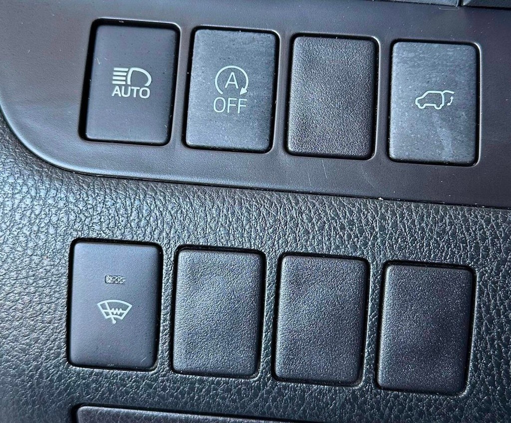 Toyota Highlander Vehicle Full-screen Gallery Image 19