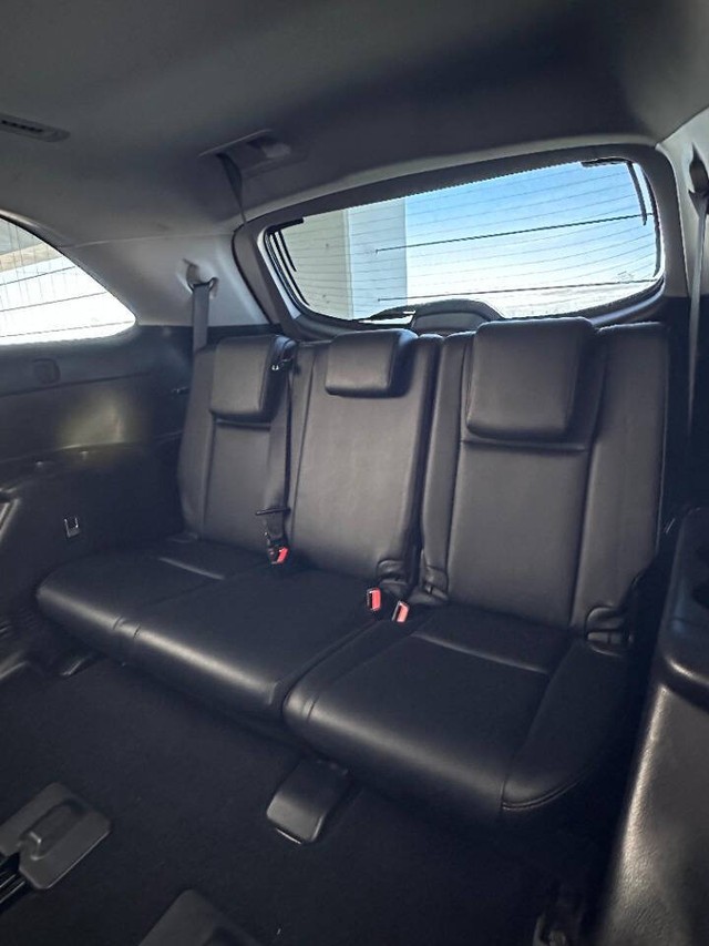 Toyota Highlander Vehicle Full-screen Gallery Image 18