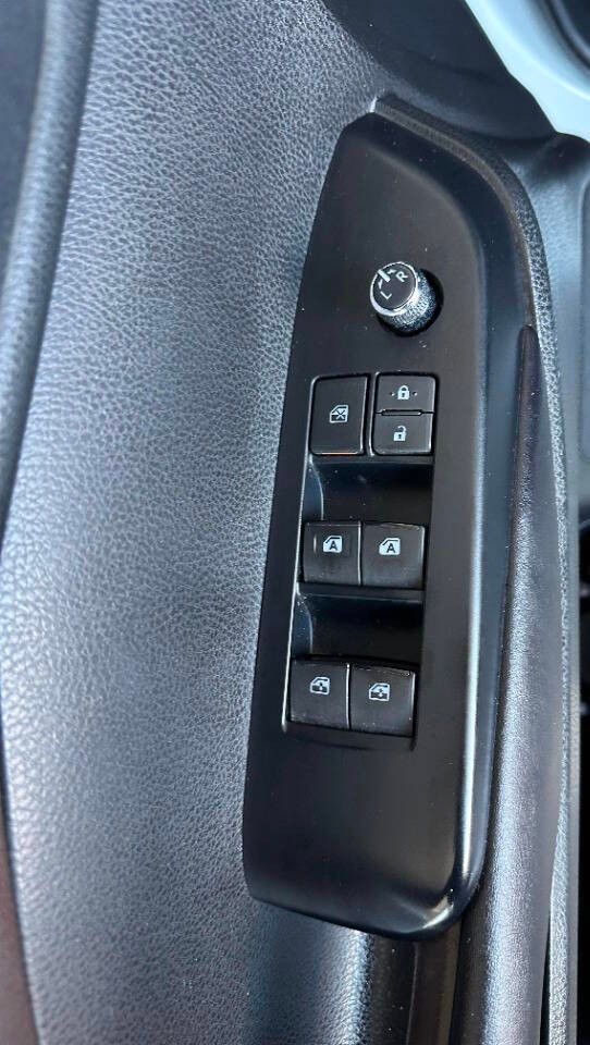 Toyota Highlander Vehicle Full-screen Gallery Image 20