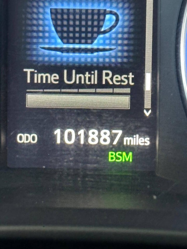 Toyota Highlander Vehicle Full-screen Gallery Image 21