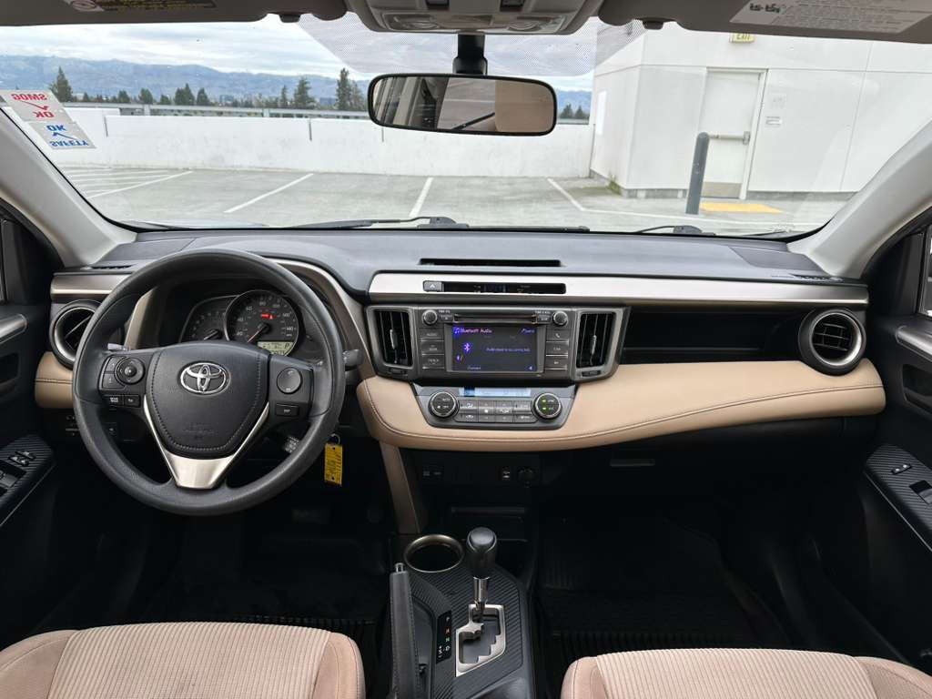 Toyota RAV4 Vehicle Full-screen Gallery Image 09