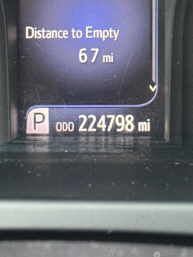 Toyota Camry Vehicle Full-screen Gallery Image 20