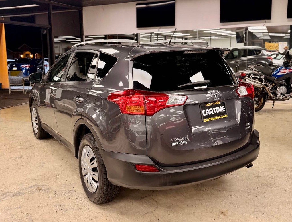 Toyota RAV4 Vehicle Full-screen Gallery Image 04