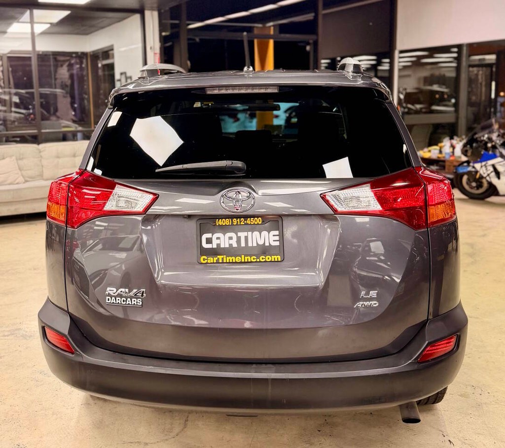 Toyota RAV4 Vehicle Full-screen Gallery Image 05