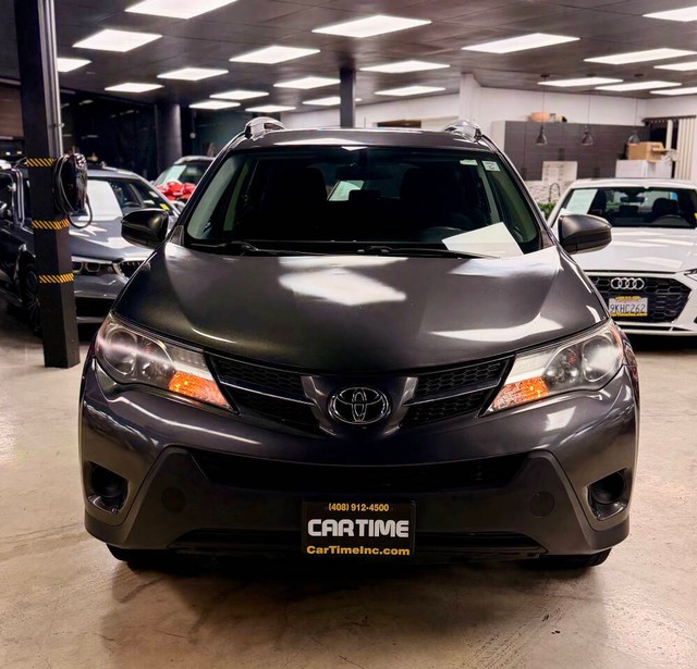 Toyota RAV4 Vehicle Full-screen Gallery Image 03