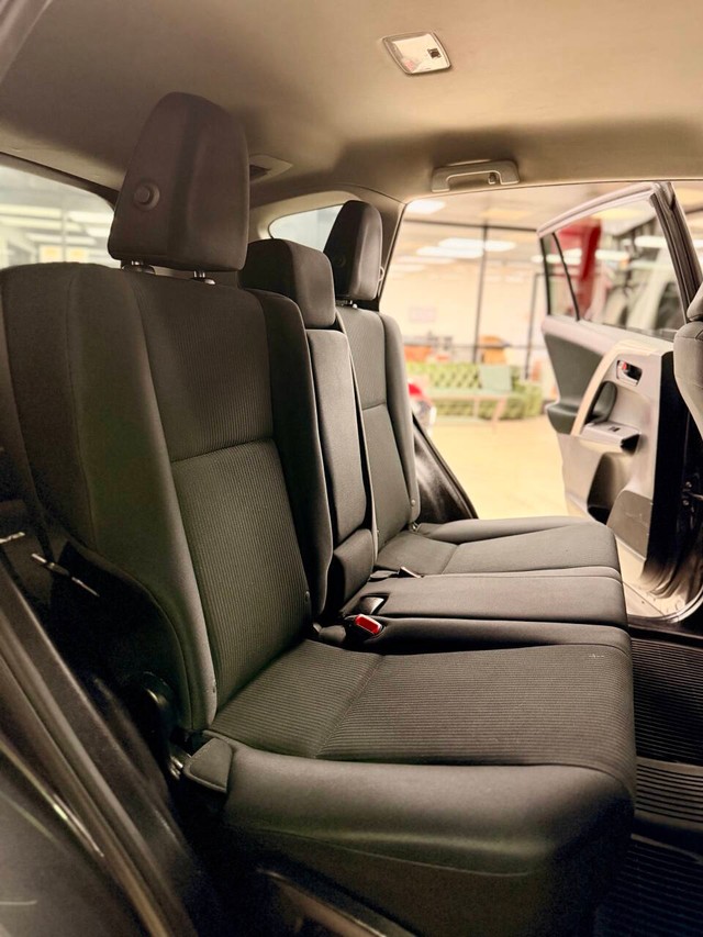 Toyota RAV4 Vehicle Full-screen Gallery Image 14