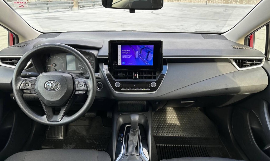 Toyota Corolla Vehicle Full-screen Gallery Image 09