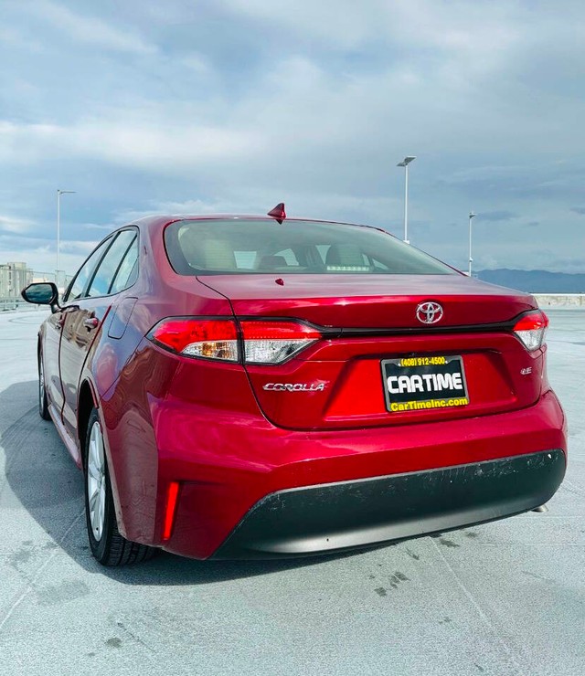 Toyota Corolla Vehicle Full-screen Gallery Image 05