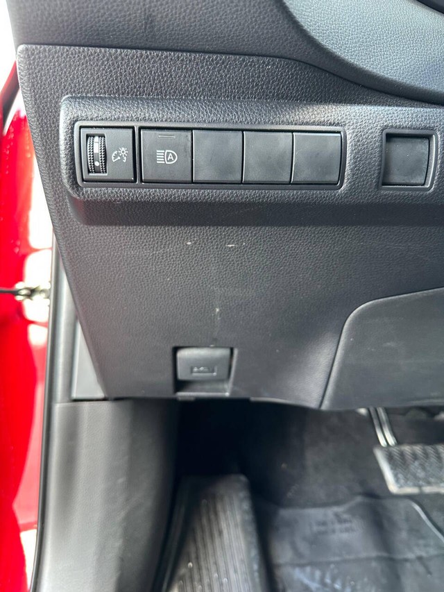 Toyota Corolla Vehicle Full-screen Gallery Image 11