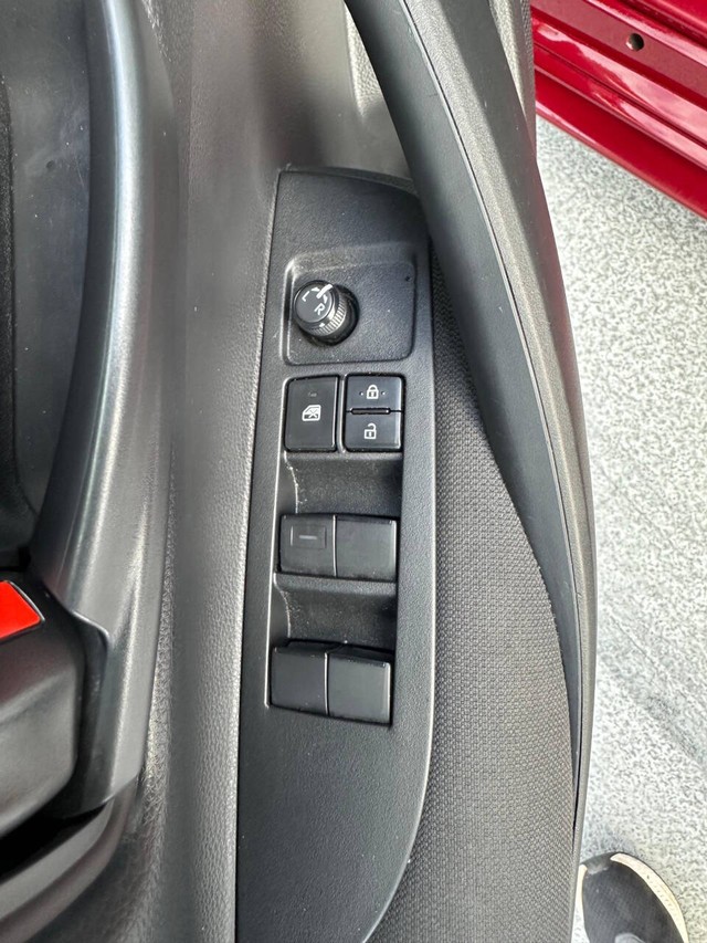 Toyota Corolla Vehicle Full-screen Gallery Image 12