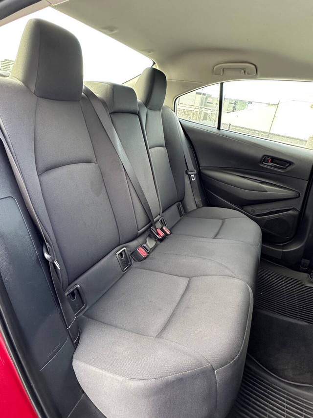 Toyota Corolla Vehicle Full-screen Gallery Image 13