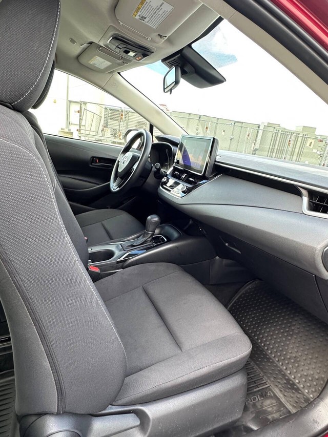 Toyota Corolla Vehicle Full-screen Gallery Image 16