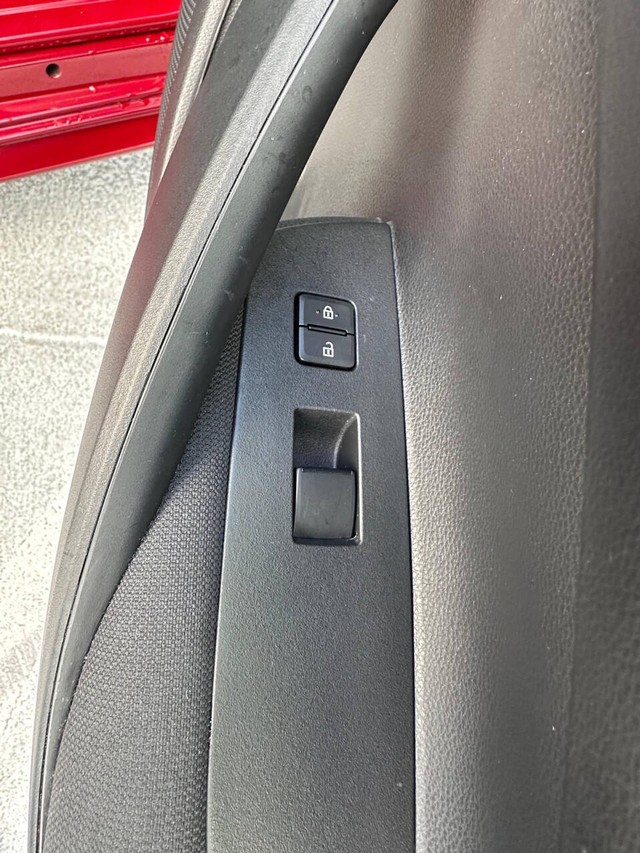 Toyota Corolla Vehicle Full-screen Gallery Image 17