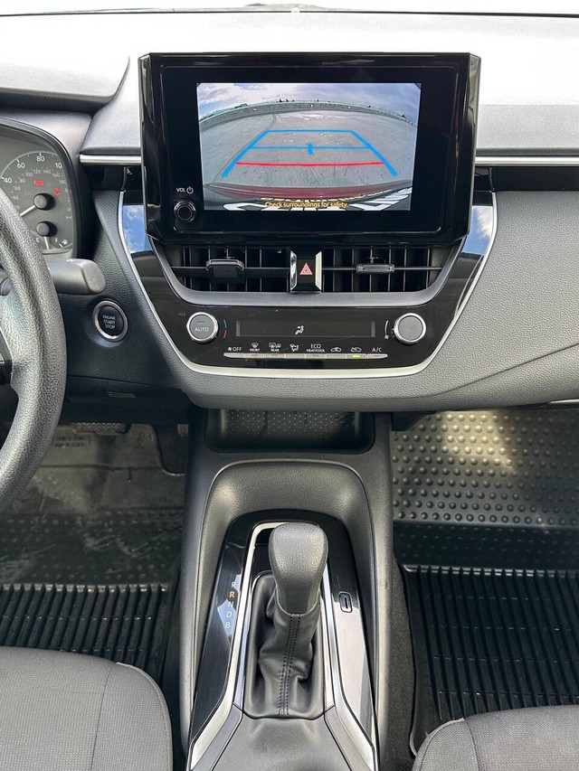 Toyota Corolla Vehicle Full-screen Gallery Image 19