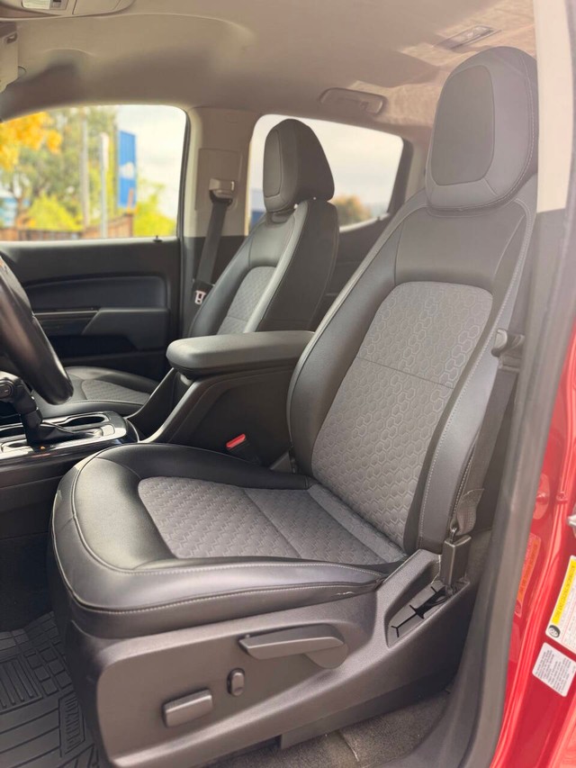 Chevrolet Colorado Vehicle Full-screen Gallery Image 12