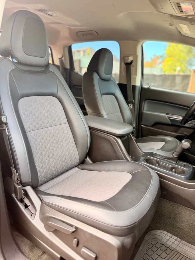 Chevrolet Colorado Vehicle Full-screen Gallery Image 13