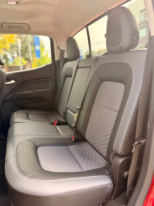 Chevrolet Colorado Vehicle Full-screen Gallery Image 14